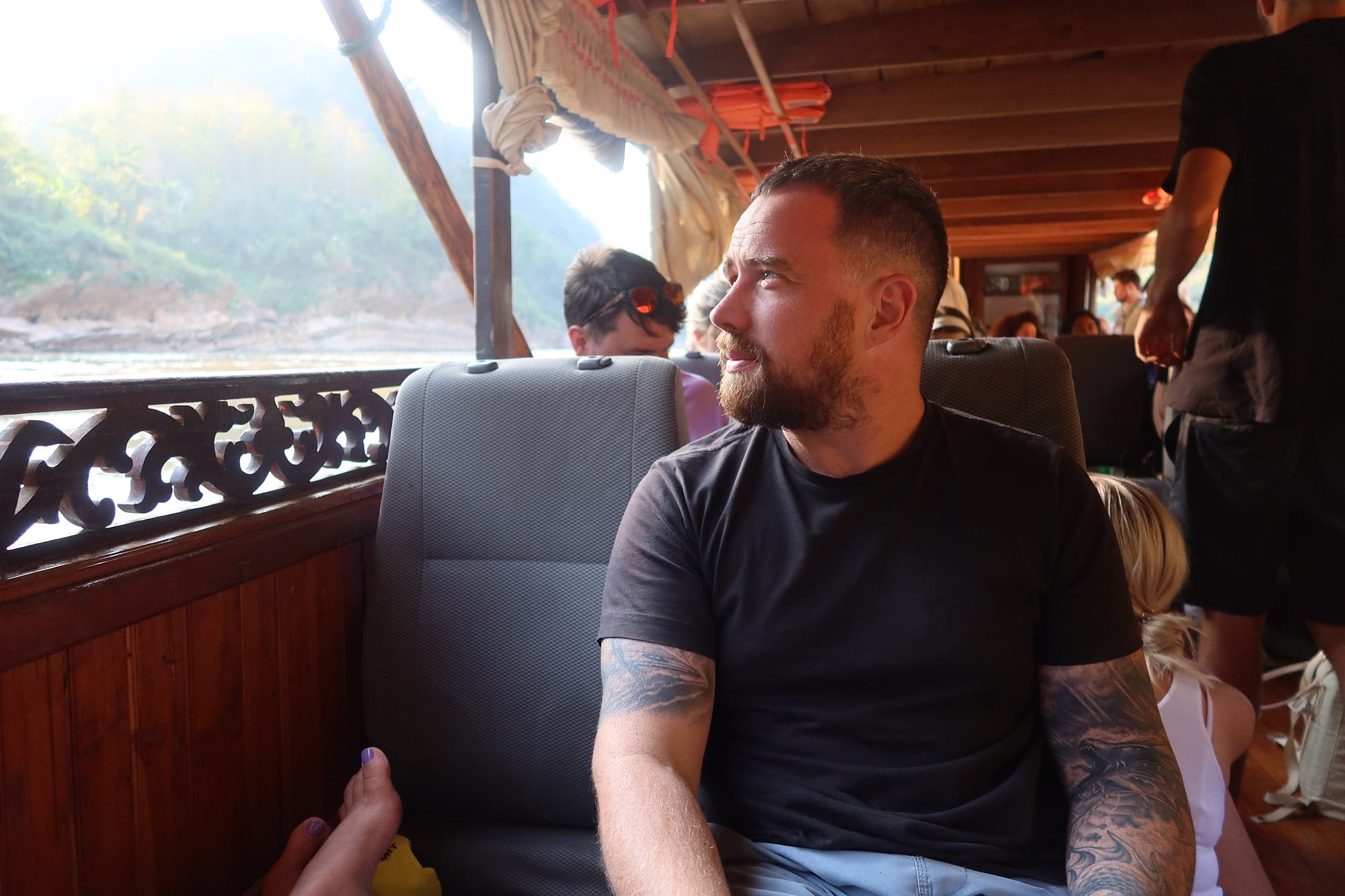 The boats mostly use old bus seats held down by some bricks (if you’re lucky) and they pack as many people, luggage and anything else into these very long but surprisingly nimble boats