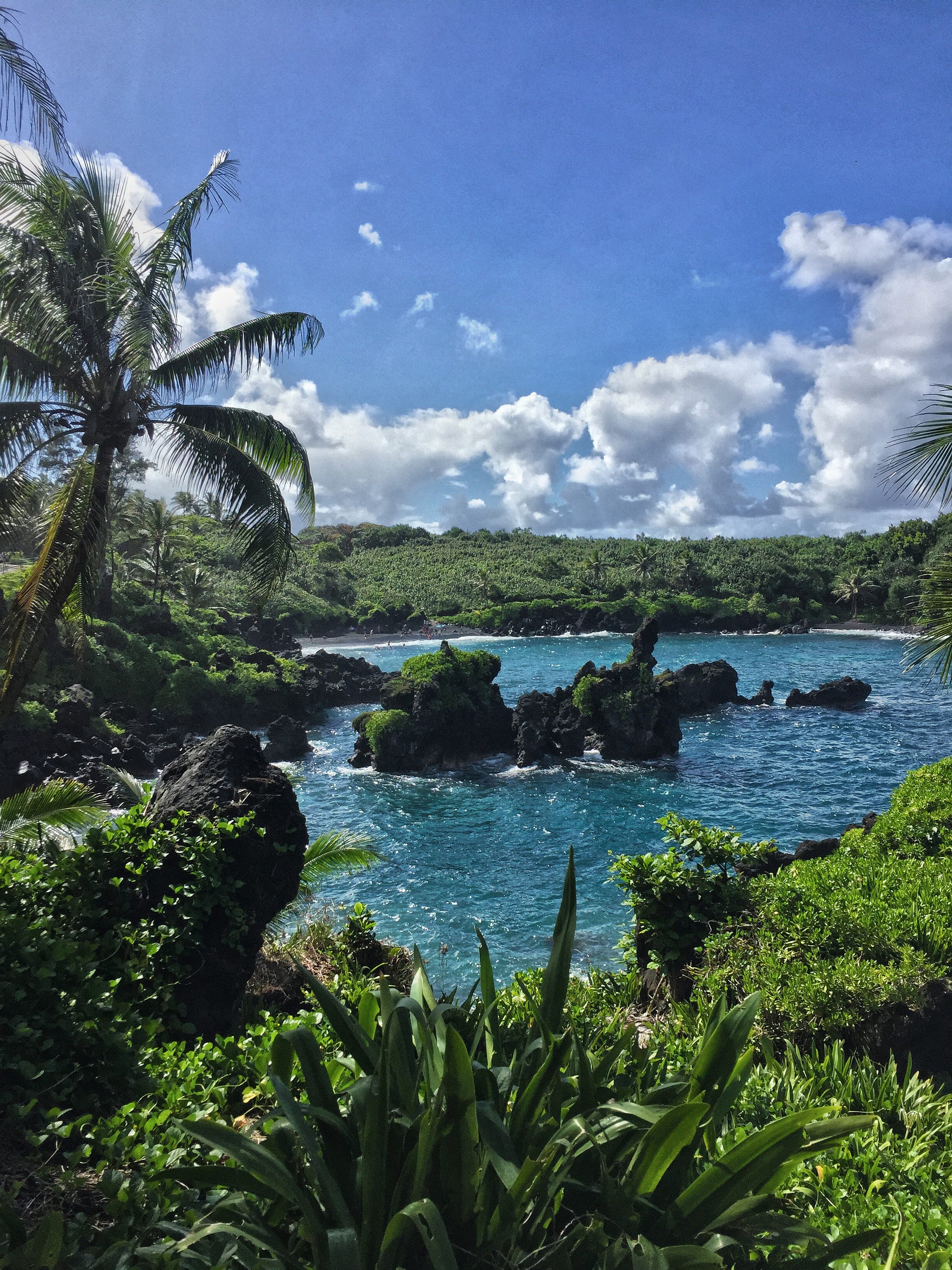 Looking back at Pa’iloa Beach at Waianapanapa State Park