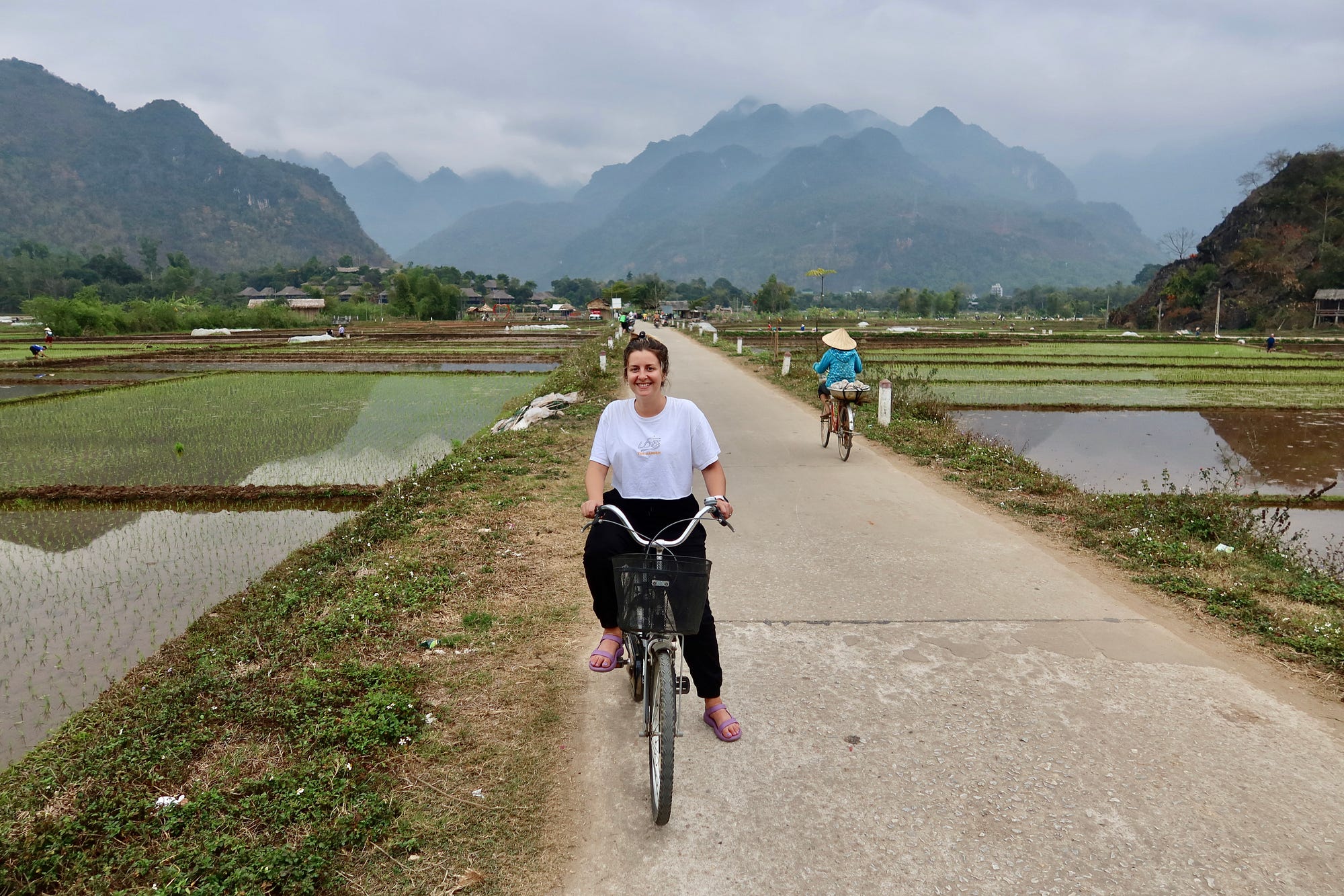 From the border of Laos we took an eight hour bus through winding roads, over mountain passes and through local hill tribe villages to reach the idyllic Mai Châu